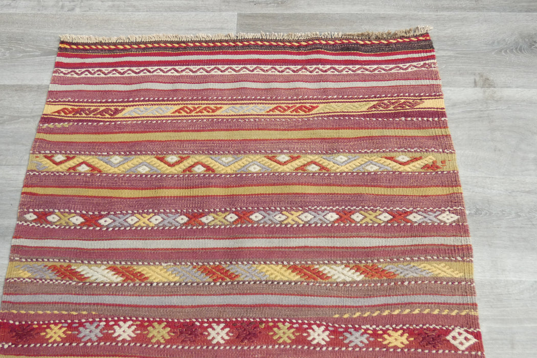 Handmade Fine Turkish Anatolian Kilim Rug Size: 123 x 90cm- Rugs Direct 